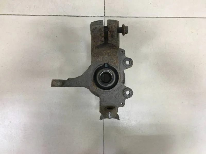 Кулак поворотный передний левый Ford Focus 2 (DB) 2008-2011