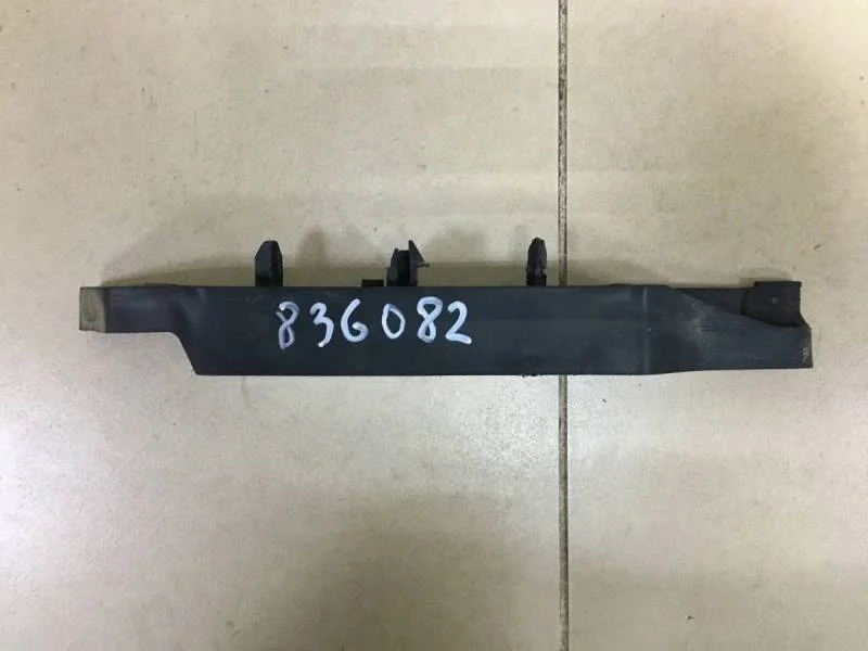 Кронштейн переднего бампера левый Ford Focus 2 (DB) 2008-2011