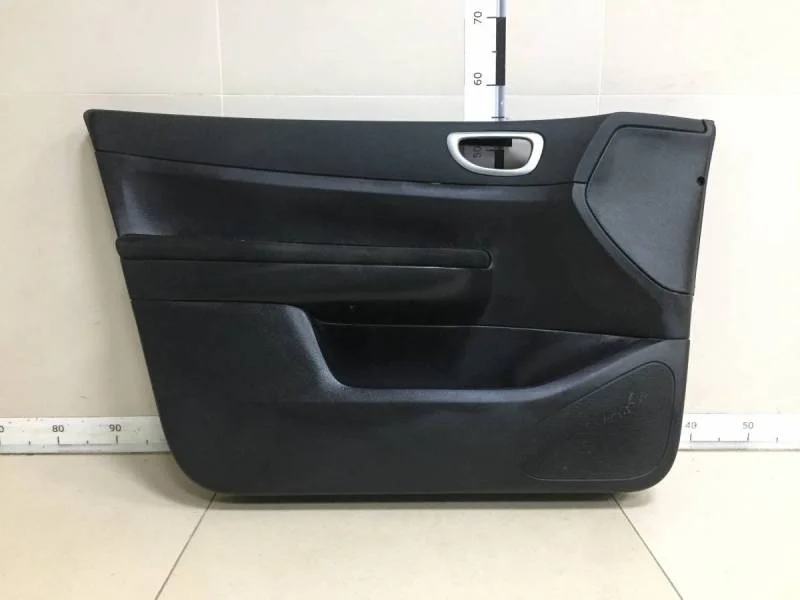 Обшивка двери передней левой Peugeot 307 2001-2008