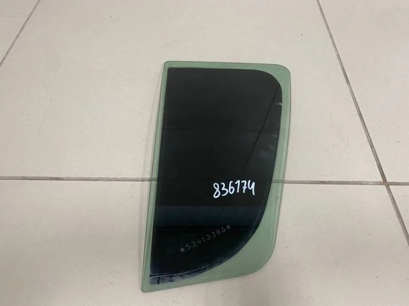 Стекло двери задней левой (форточка) Renault Sandero 2014>