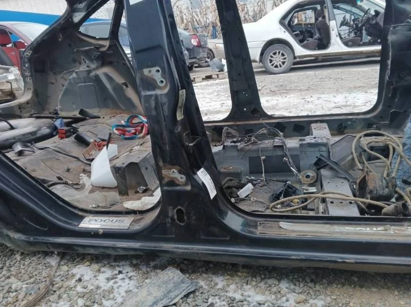Порог со стойкой правый Ford Focus 2 (DB) 2008-2011