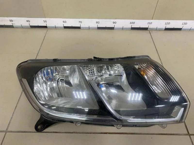 Фара правая Renault Sandero 2014>