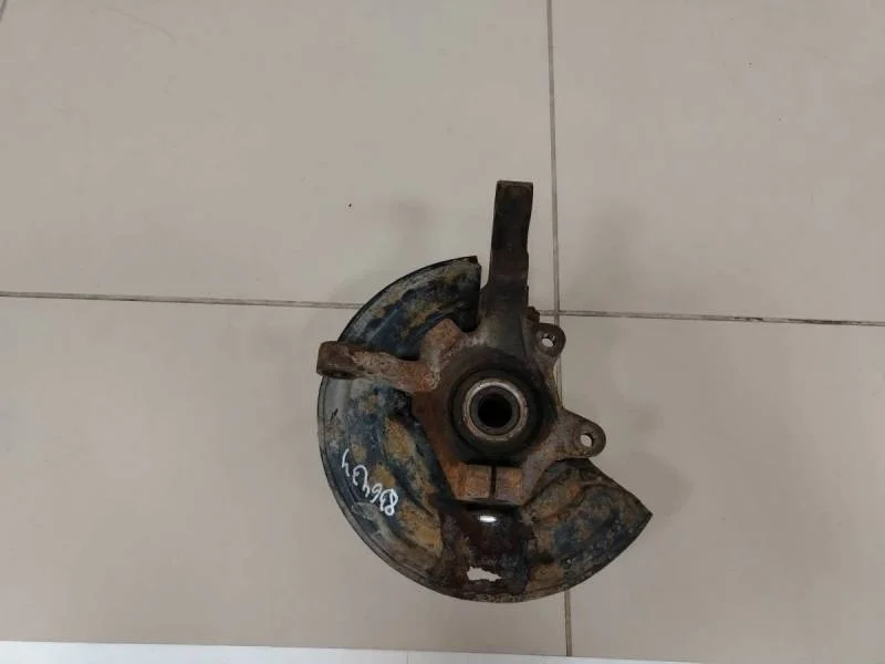 Кулак поворотный передний левый Renault Symbol (1) 2001-2008