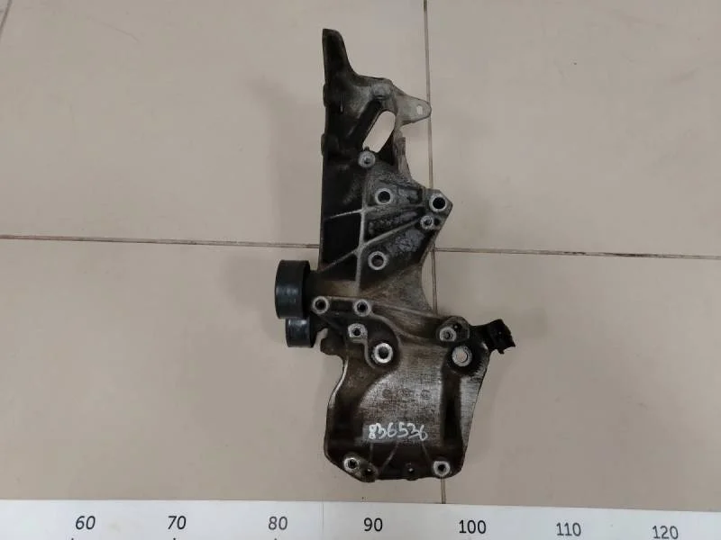 Кронштейн генератора Renault Symbol (1) 2001-2008