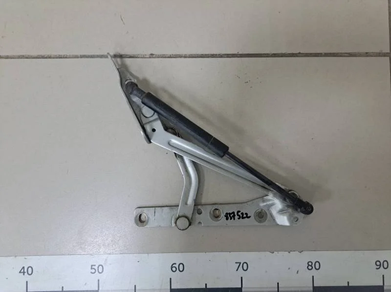 Петля крышки багажника Ford Focus 1 1998-2004