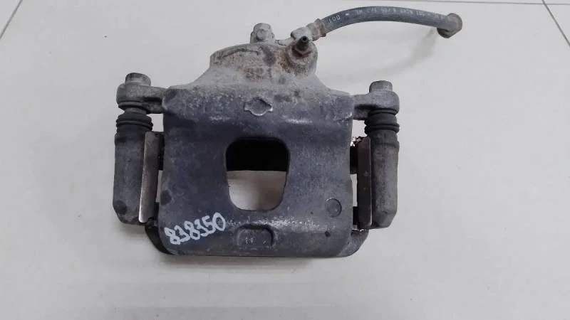 Суппорт передний левый Nissan Maxima (A32) 1995-2000