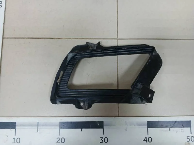 Рамка противотуманной фары правой Kia Rio 2 (JB) 2005-2011