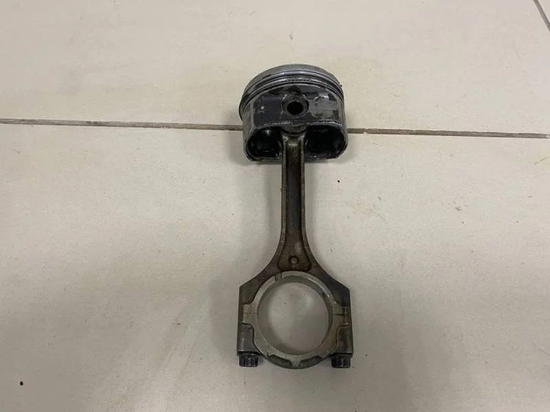 Поршень с шатуном Hyundai Solaris 2010-2017