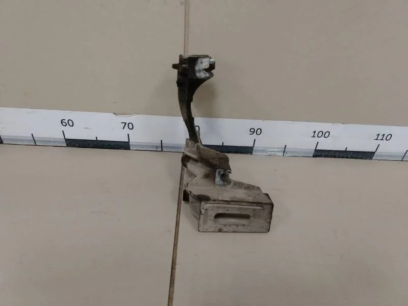 Кронштейн генератора Nissan Terrano (D10) 2014>