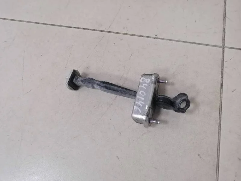 Ограничитель двери Nissan Tiida (C11) 2007-2014