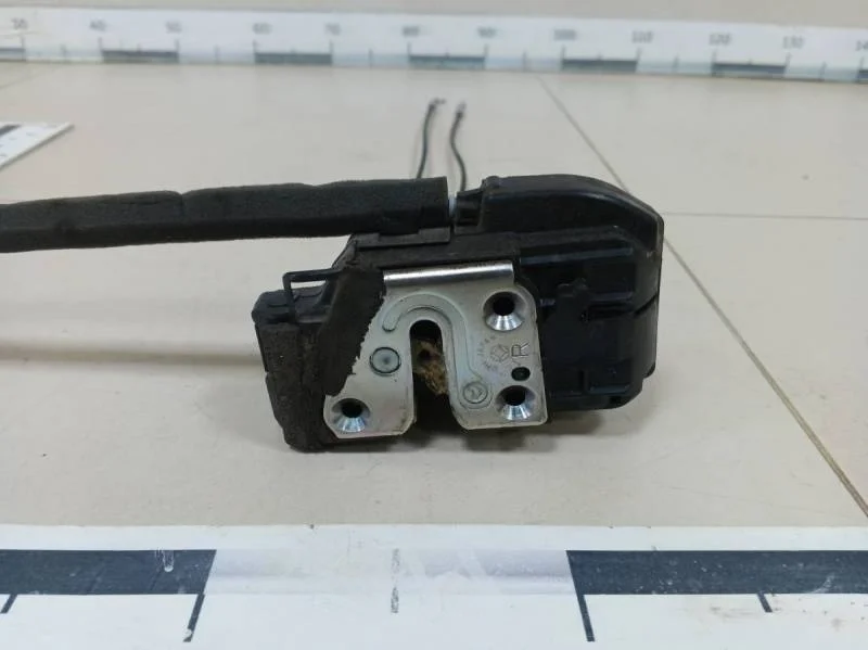 Замок двери задней правой Nissan Tiida (C11) 2007-2014