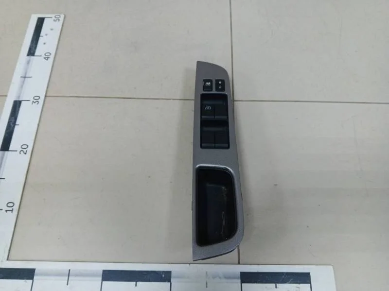 Блок управления стеклоподъемниками Nissan Tiida (C11) 2007-2014