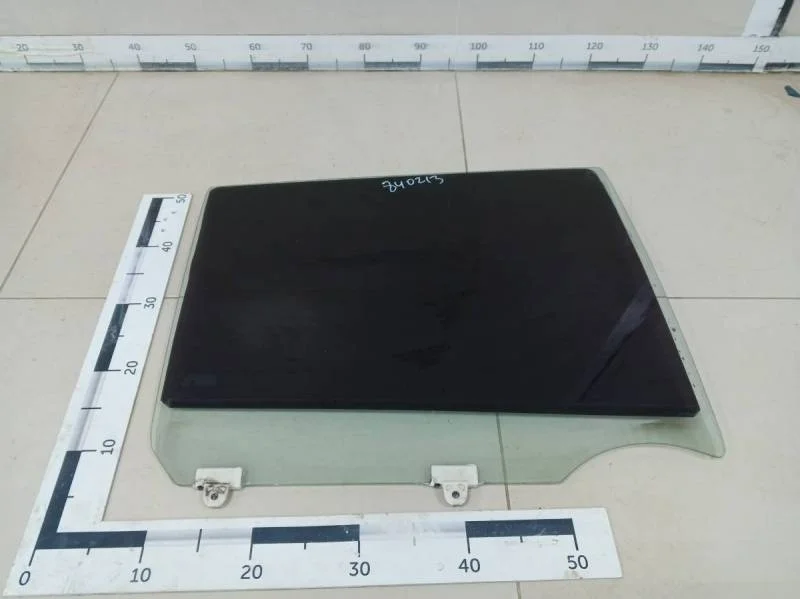 Стекло двери задней правой Nissan Tiida (C11) 2007-2014