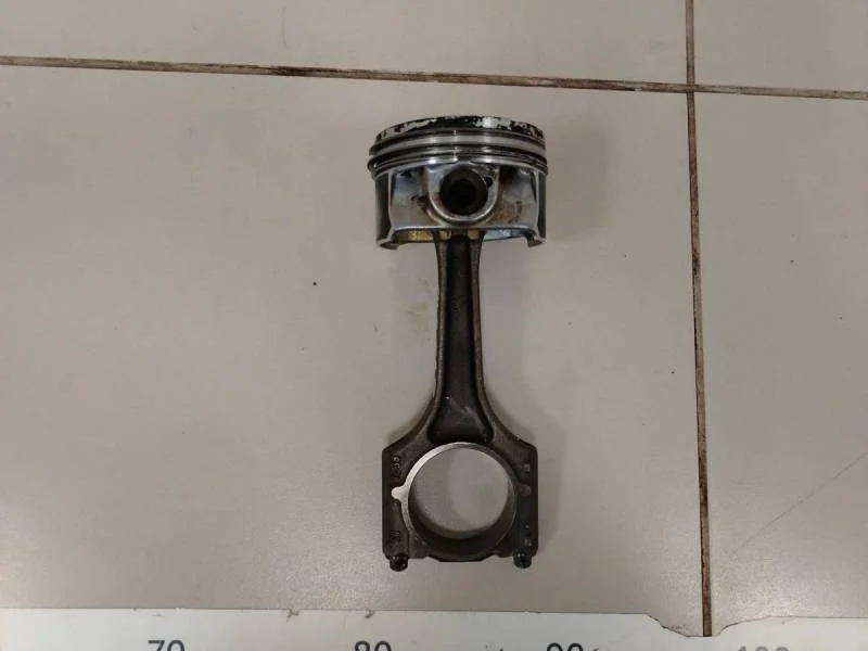 Поршень с шатуном Volkswagen Passat B6 2005-2010