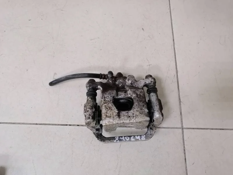 Суппорт задний левый Nissan Tiida (C11) 2007-2014