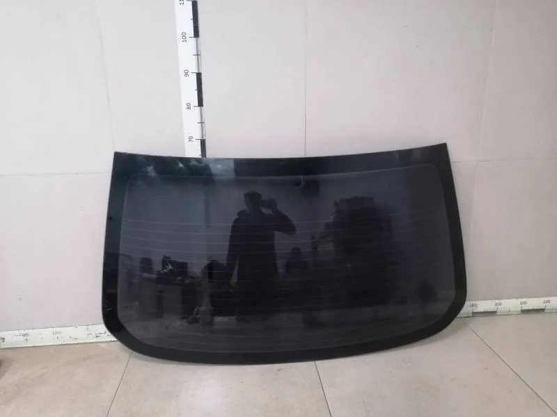 Стекло заднее Nissan Tiida (C11) 2007-2014