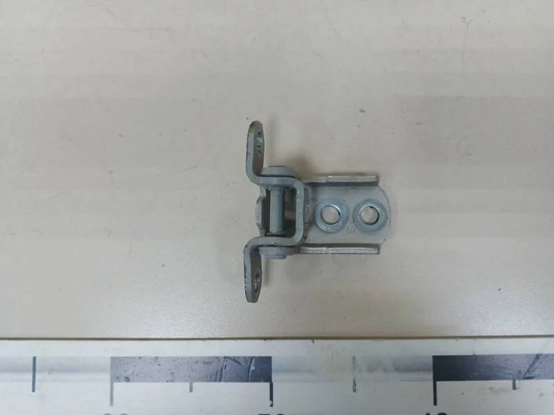 Петля двери задней левой нижняя Nissan Tiida (C11) 2007-2014