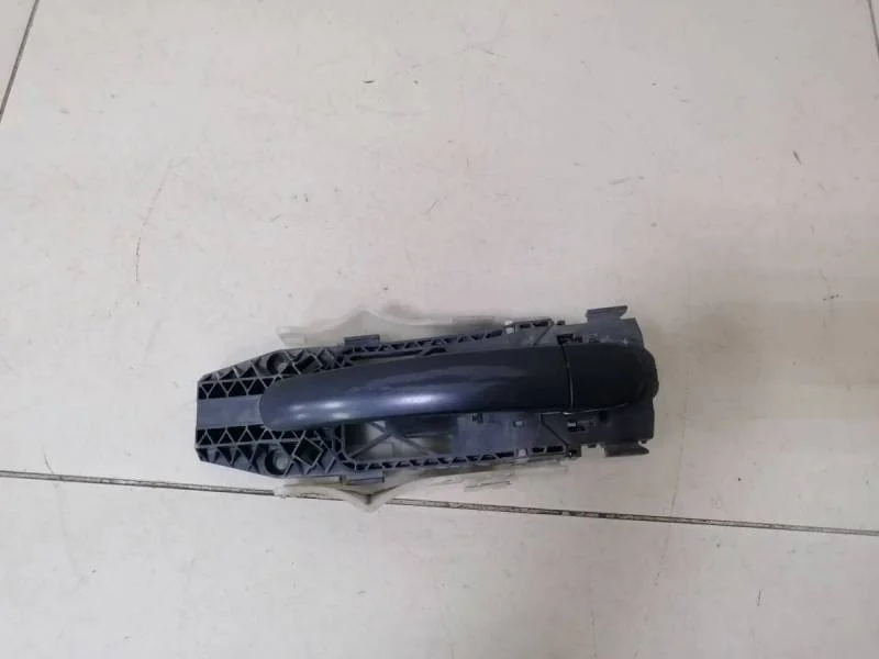 Ручка двери задней наружная левая Skoda Rapid 2012-2020