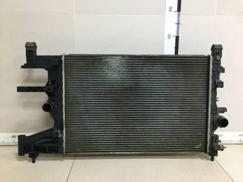 Радиатор охлаждения двигателя Opel Astra J 2010-2017