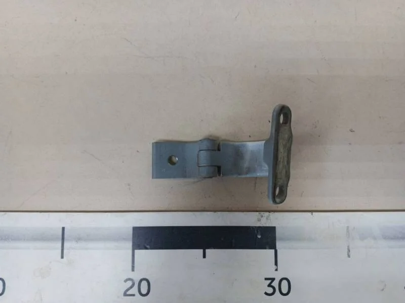 Петля двери багажника Skoda Rapid 2012-2020