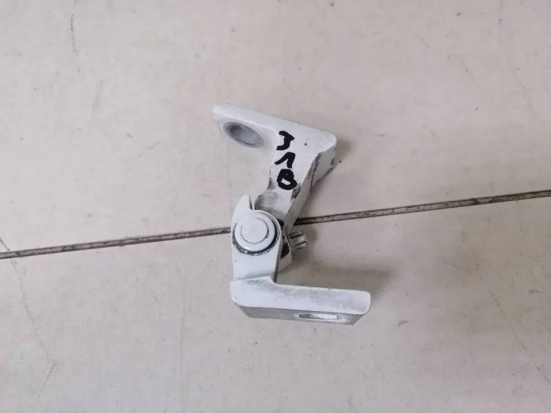 Петля двери Skoda Rapid 2012-2020