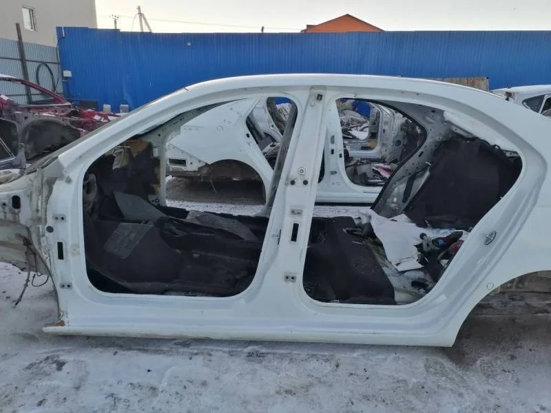 Порог со стойкой левый Skoda Rapid 2012-2020