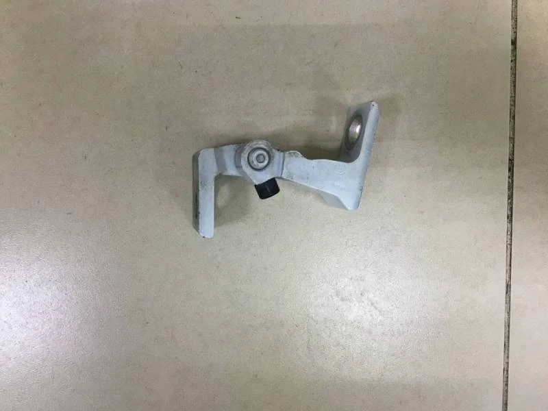 Петля двери Skoda Rapid 2012-2020