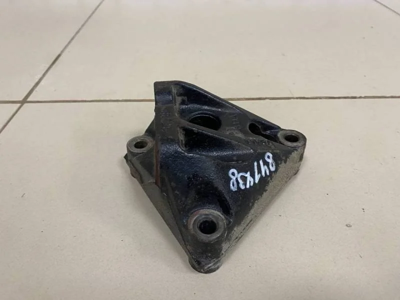 Кронштейн двигателя правый Toyota Corolla E150 2006-2013