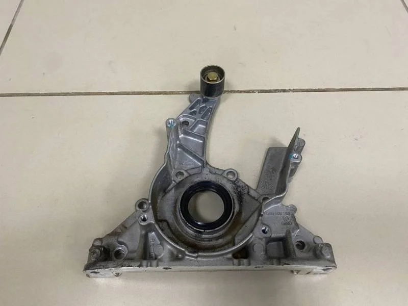 Крышка двигателя передняя Audi A3 (8P) 2004-2013