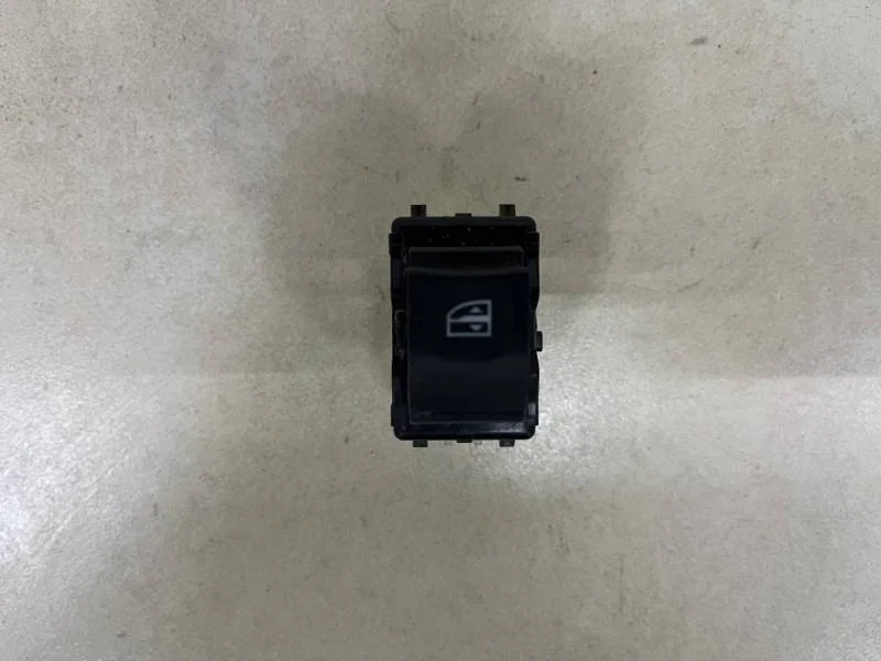 Кнопка стеклоподъемника Nissan Terrano (D10) 2014>