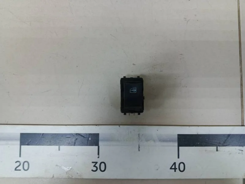 Кнопка стеклоподъемника Nissan Terrano (D10) 2014>