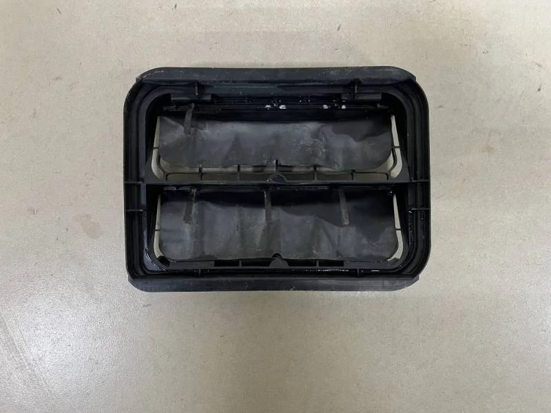 Решетка вентиляционная Nissan Terrano (D10) 2014>