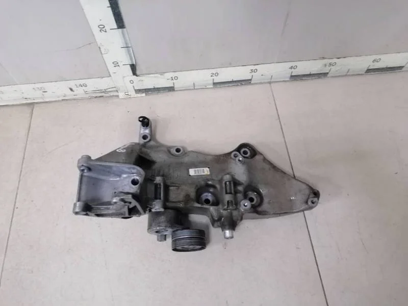 Кронштейн генератора Nissan Terrano (D10) 2014>