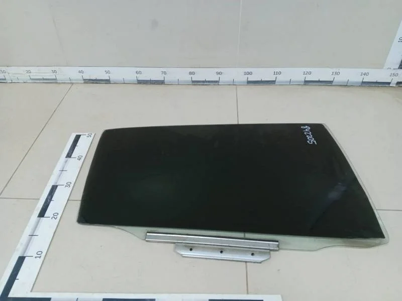 Стекло двери задней правой Toyota Corolla E120 2001-2007