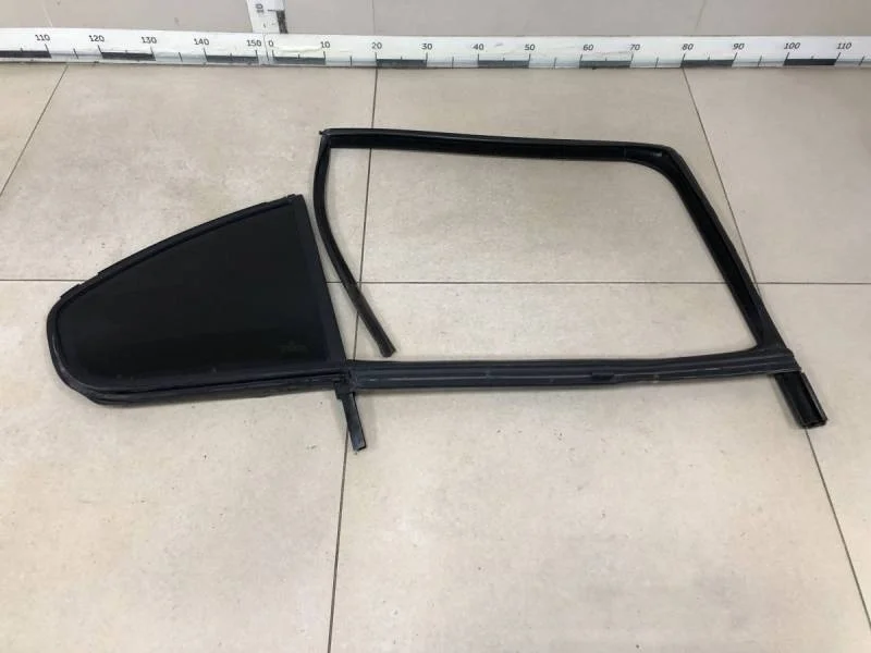 Стекло двери задней правой (форточка) Skoda Octavia (A5 1Z-) 2004-2013