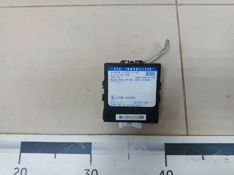 Блок электронный Toyota Corolla E120 2001-2007