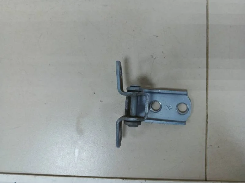 Петля двери задней правой нижняя Toyota Corolla E120 2001-2007