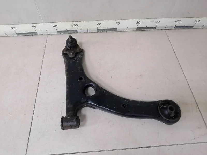Рычаг передний правый Toyota Corolla E120 2001-2007