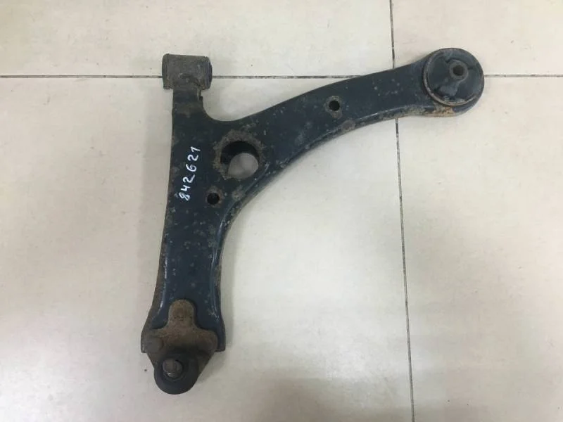 Рычаг передний левый Toyota Corolla E120 2001-2007