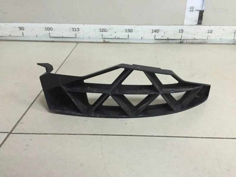 Направляющая заднего бампера левая Skoda Octavia (A5 1Z-) 2004-2013