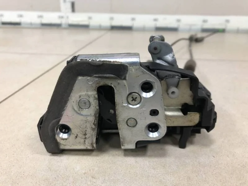 Замок двери задней правой Toyota Camry (V40) 2006-2011