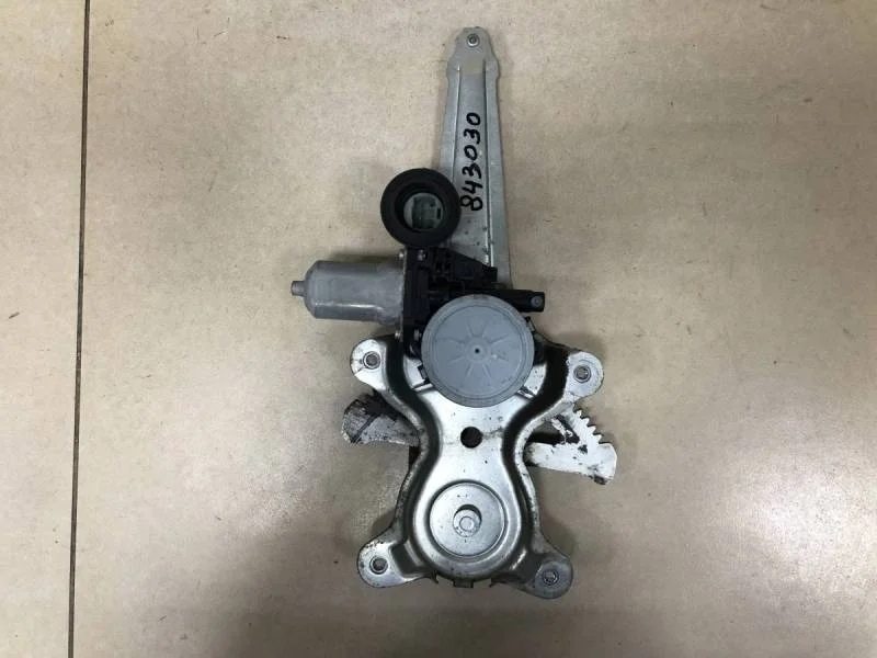 Стеклоподъемник электр. задний правый Toyota Camry (V40) 2006-2011