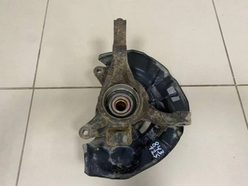 Кулак поворотный передний правый Toyota Camry (V40) 2006-2011