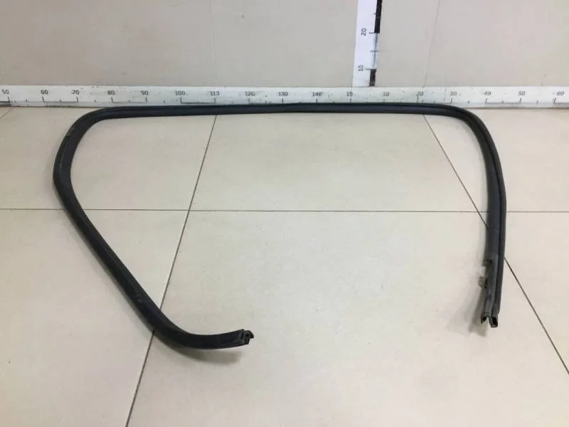 Уплотнитель проема двери задней левой Toyota Camry (V40) 2006-2011