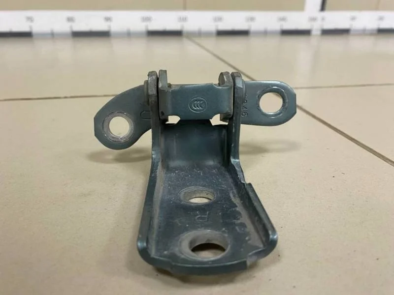 Петля двери задней правой нижняя Toyota Camry (V40) 2006-2011