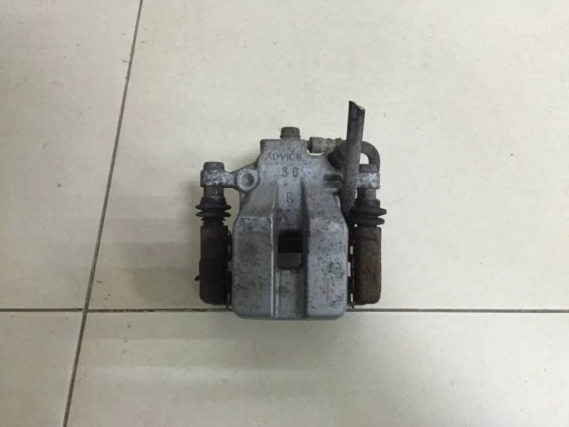 Суппорт задний правый Toyota Camry (V40) 2006-2011