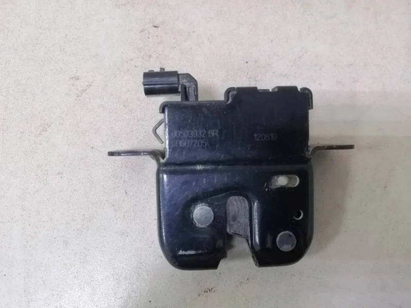 Замок багажника Renault Duster 2012>