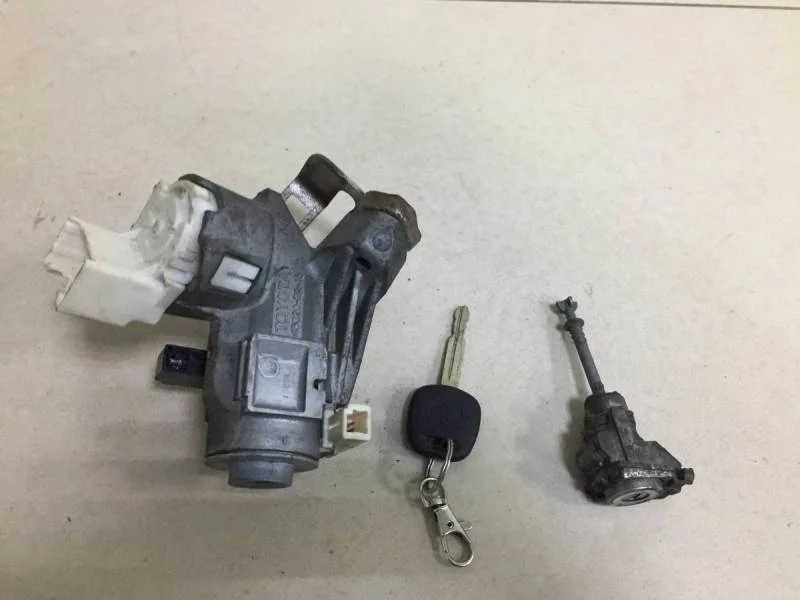 Замок зажигания Toyota Camry (V40) 2006-2011