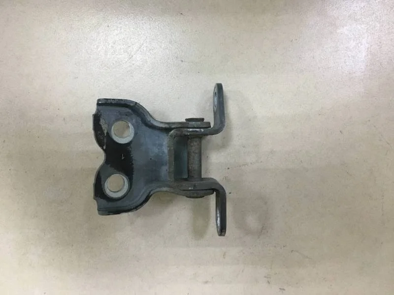 Петля двери передней правой нижняя Toyota Avensis (T250) 2003-2009