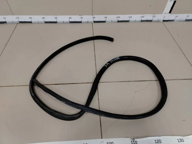 Уплотнитель проема двери задней левой Kia Rio 3 (UB) 2011-2017